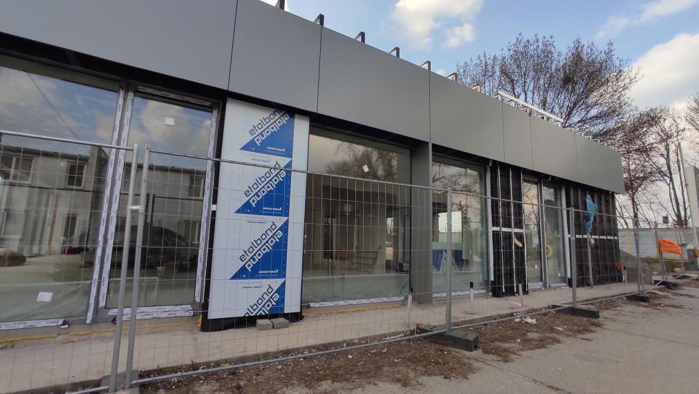 Nové SHOWROOM/obchodné priestory s výkladmi na prenájom – Slovnaftská, Bratislava  II