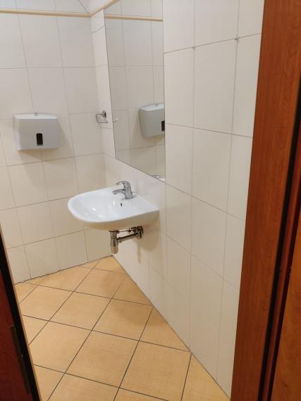 Na prenájom nebytový priestor o výmere 90m2 v Ružinove
