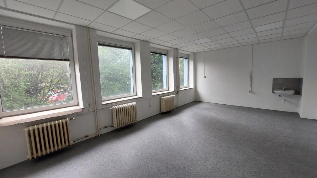 Na prenájom kancelária s rozlohou 28 m2 v Trenčíne Za mostami