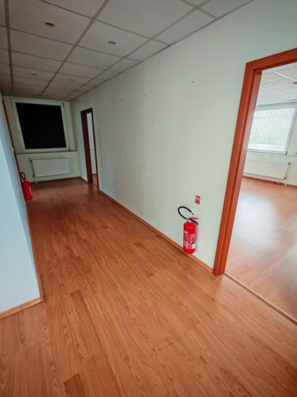 Kancelárske priestory 260m2 + 4x parkovanie v cene, Hrachová, Bratislava II TOP