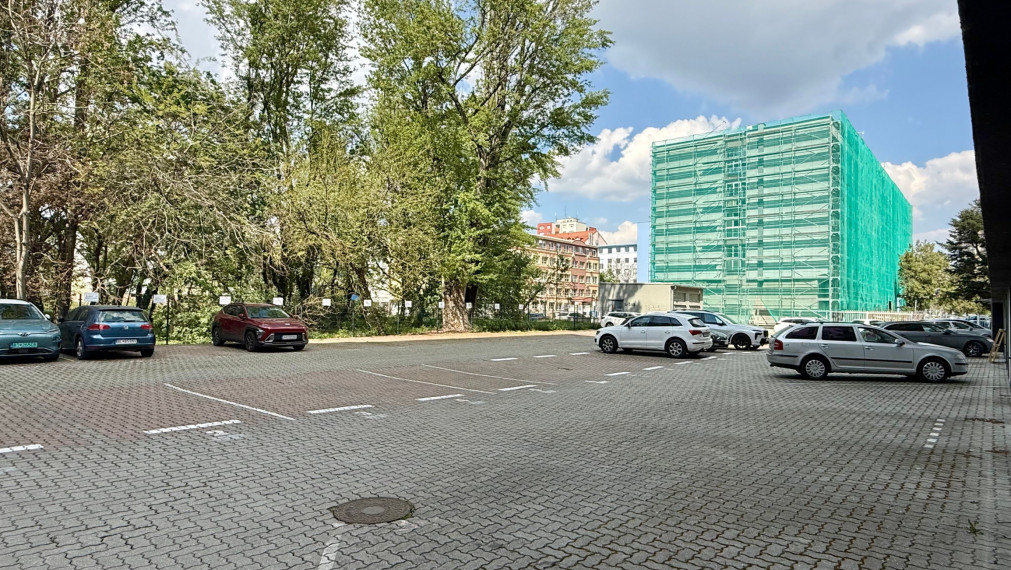Prenájom reprezentatívnych kancelárskych priestorov, výhľad priamo na Štrkovec, Bratislava II TOP