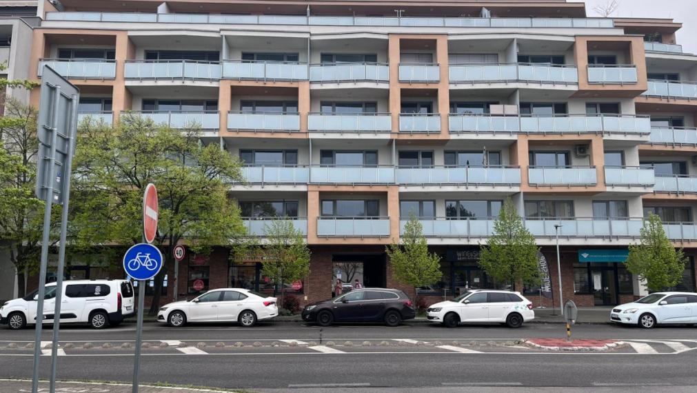 Predaj parkovacieho miesta, Senec