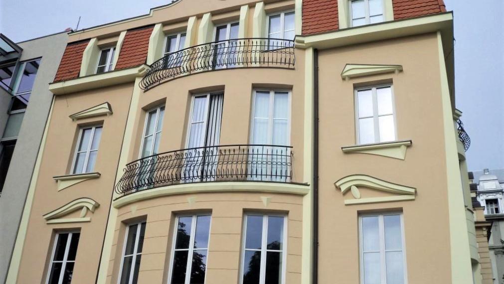 Priestor 165,7m2 s výhľadom do Úradu Vlády, v krásnej historickej budove, Štefánikova,BAI