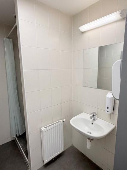 815 m² obchodný priestor na prenájom v etablovanom obchodnom centre na Pestovateľskej ulici v Bratislave, napojenie na D1 smer Žilina