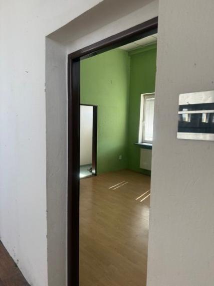 Na prenájom priestranná hala s administratívnym zázemím - Bratislava II
