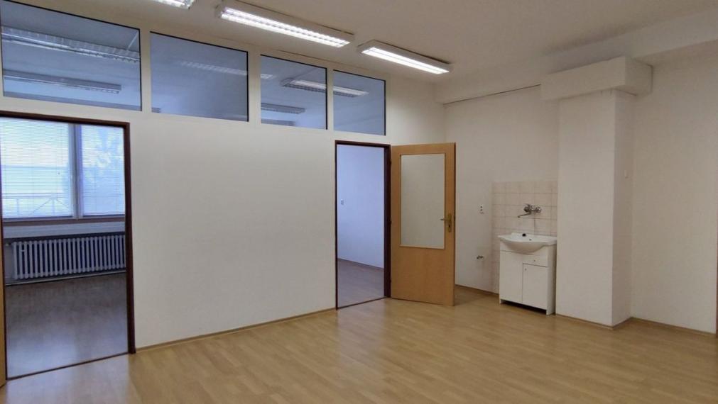 Veľká priemyselná hala na prenájom v Dubnici nad Váhom