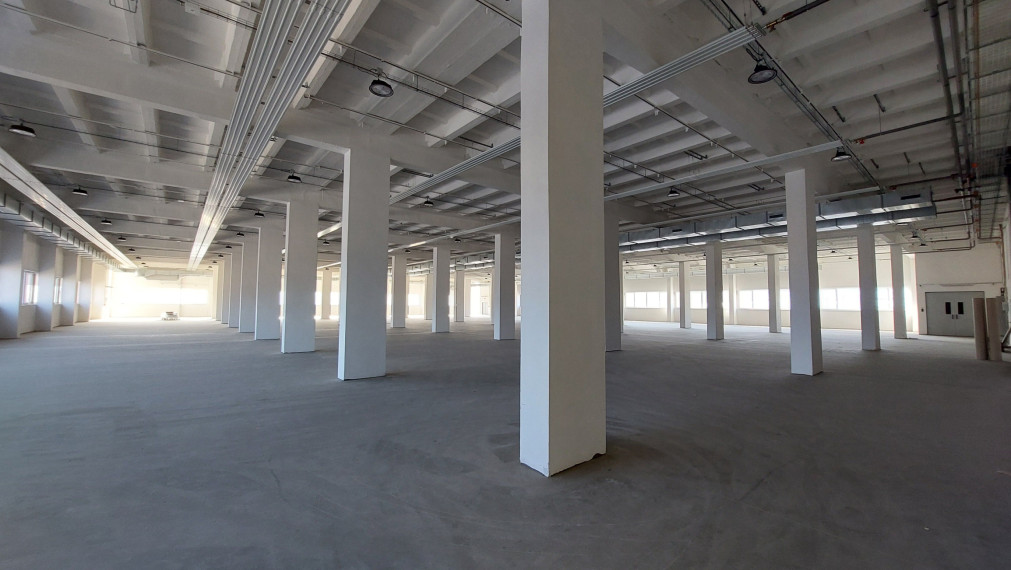 Sklady 1 600-14 550m2 na prenájom - Trenčín