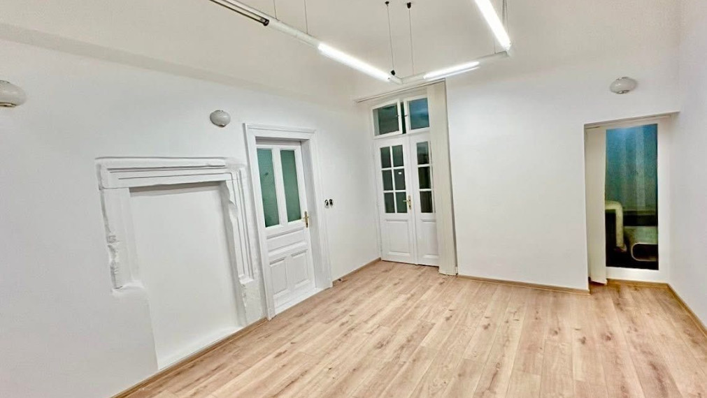 Na prenájom zrekonštruované administratívne priestory o výmere 20 m2 v Centre Trenčína