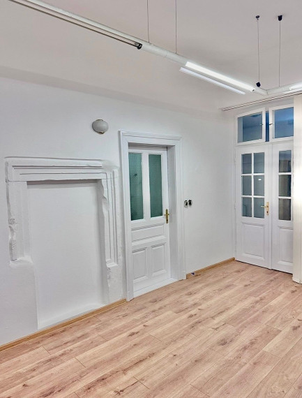 Na prenájom zrekonštruované administratívne priestory o výmere 20 m2 v Centre Trenčína