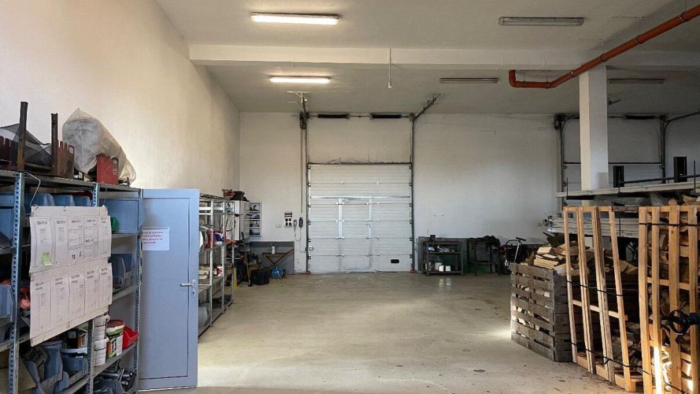 Na predaj nadštandardné administratívno-skladové priestory vo Svätom Jure vrátane pozemku 2086 m2