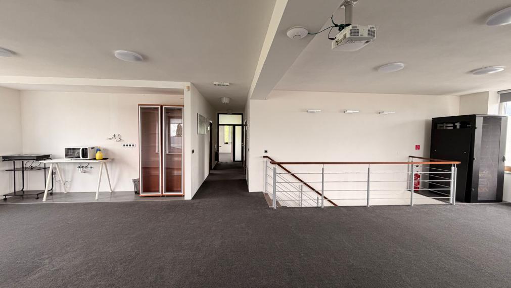 Na predaj nadštandardné administratívno-skladové priestory vo Svätom Jure vrátane pozemku 2086 m2
