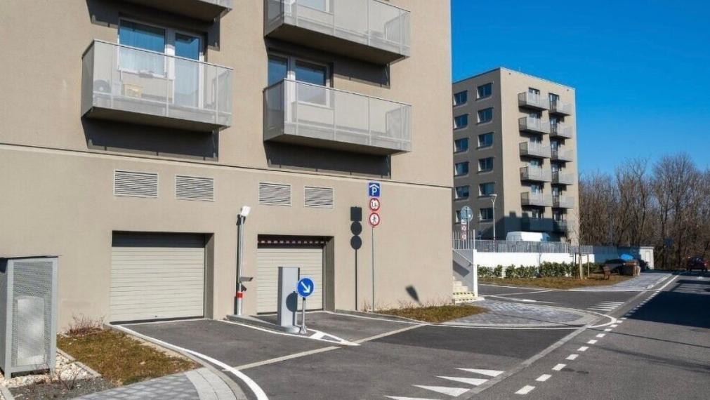 Na predaj vnútorné garážové parkovacie státie v obľúbenom rezidenčnom projekte Ovocné sady, BA II TOP