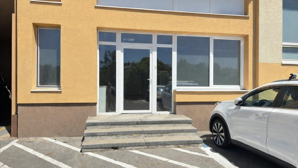  Na prenájom kvalitný obchodný priestor s výmerou 138 m² na ul. Hattalova