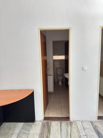  Na prenájom kvalitný obchodný priestor s výmerou 138 m² na ul. Hattalova