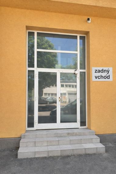  Na prenájom kvalitný obchodný priestor s výmerou 138 m² na ul. Hattalova