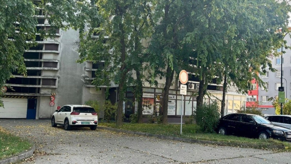 Na predaj priestranná nadrozmerná garáž v parkovacom dome na Medveďovej ulici v Petržalke