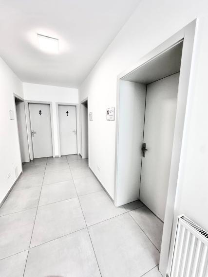 22 m2 kancelária s parkovaním na prenájom - Trenčín