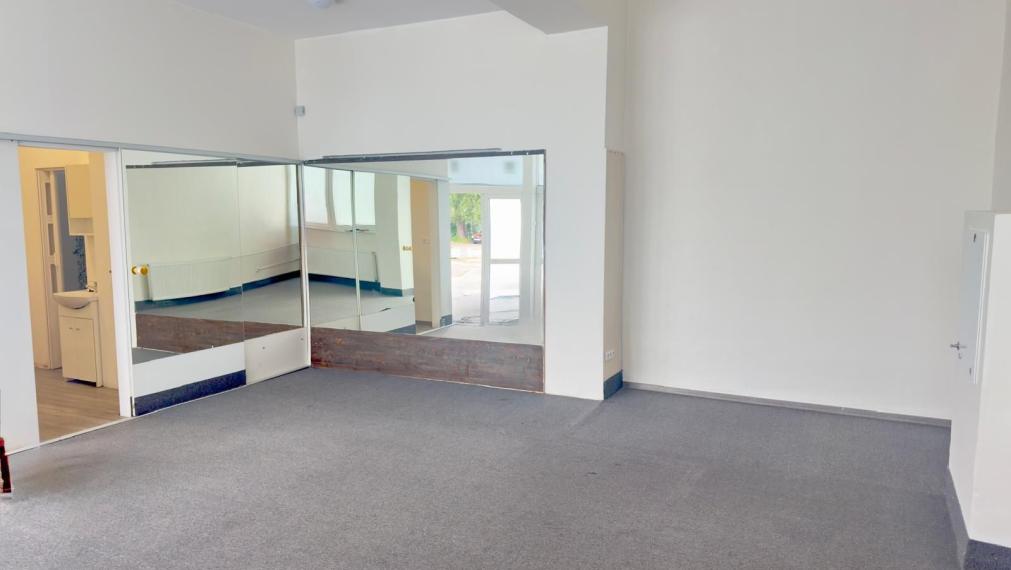 PRENÁJOM – Komerčný priestor 56 m², Panónska cesta, pri OC Danubia
