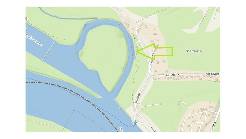 Exkluzívny rekreačný pozemok (500 m²) s prístupom k vode pri ramene Dunaja