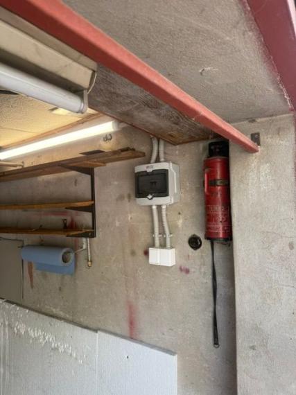 Samostatná garáž s elektrinou na predaj - Ružinov
