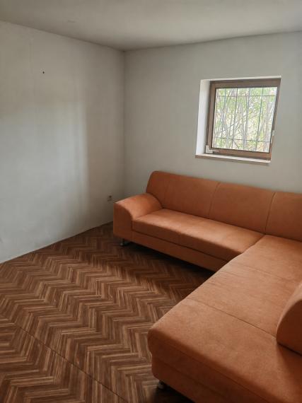 Prenájom – 819m2 Výrobná hala / sklad + 2 izbový byt + kancelária