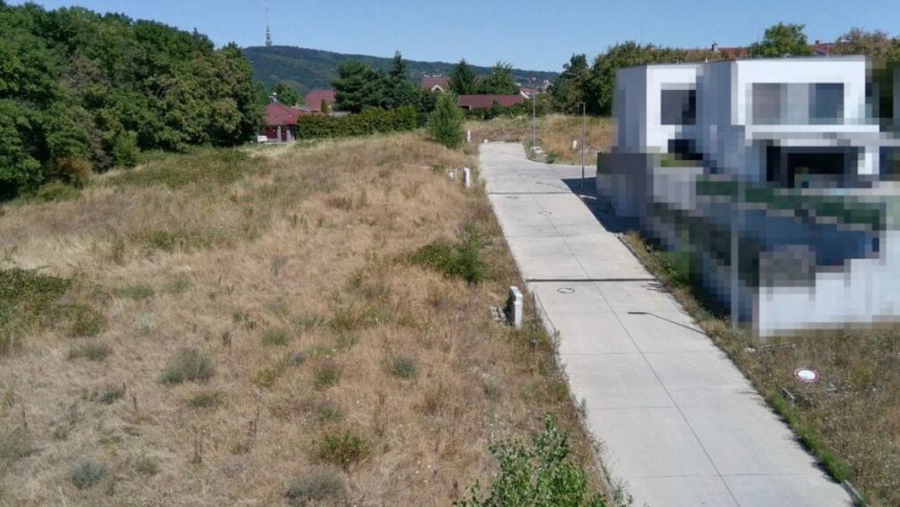 Na predaj stavebný pozemok s výnimočnou polohou v Bratislave – Karlovej Vsi, TOP
