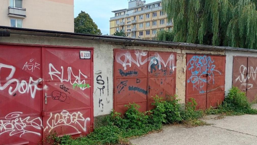 Na predaj betónová garáž - Bratislava III