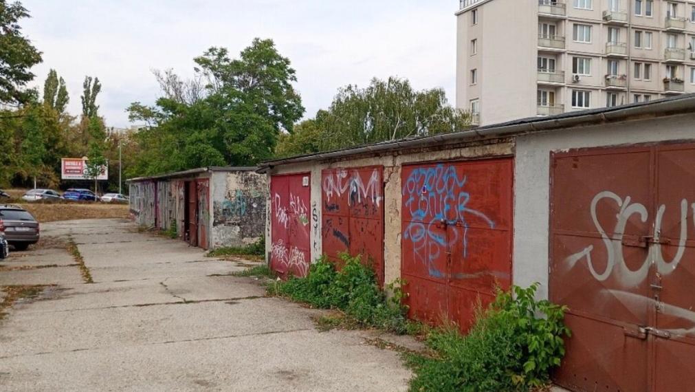 Na predaj betónová garáž - Bratislava III