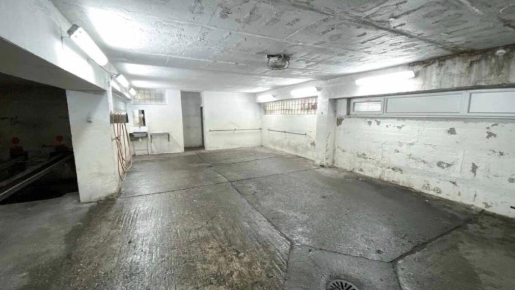 Na prenájom suchá a udržiavaná garáž (18 m²) v uzavretom garážovom komplexe, BA II TOP