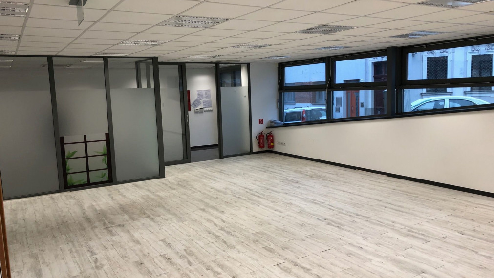 Obchodný/kancelársky priestor na prízemí, 111 m² + 4x PARKING, Smrečianska-BAIII