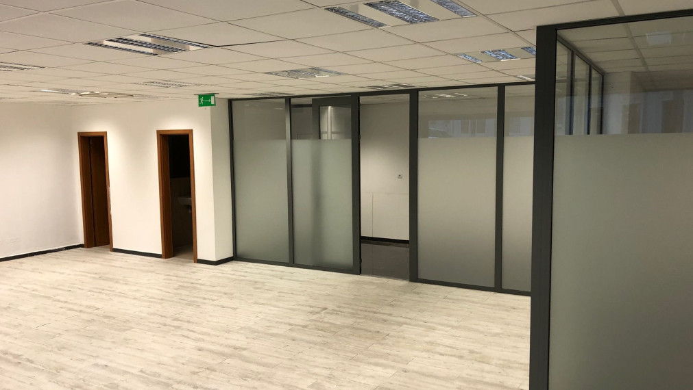 Obchodný/kancelársky priestor na prízemí, 111 m² + 4x PARKING, Smrečianska-BAIII