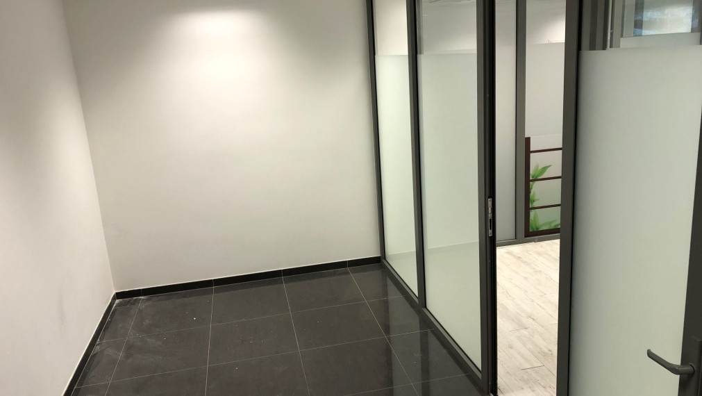 Obchodný/kancelársky priestor na prízemí, 111 m² + 4x PARKING, Smrečianska-BAIII