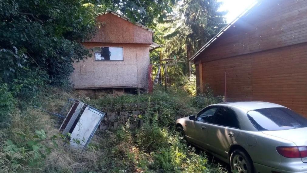 Na predaj drevená chata v krásnom a pokojnom lesnom prostredí 