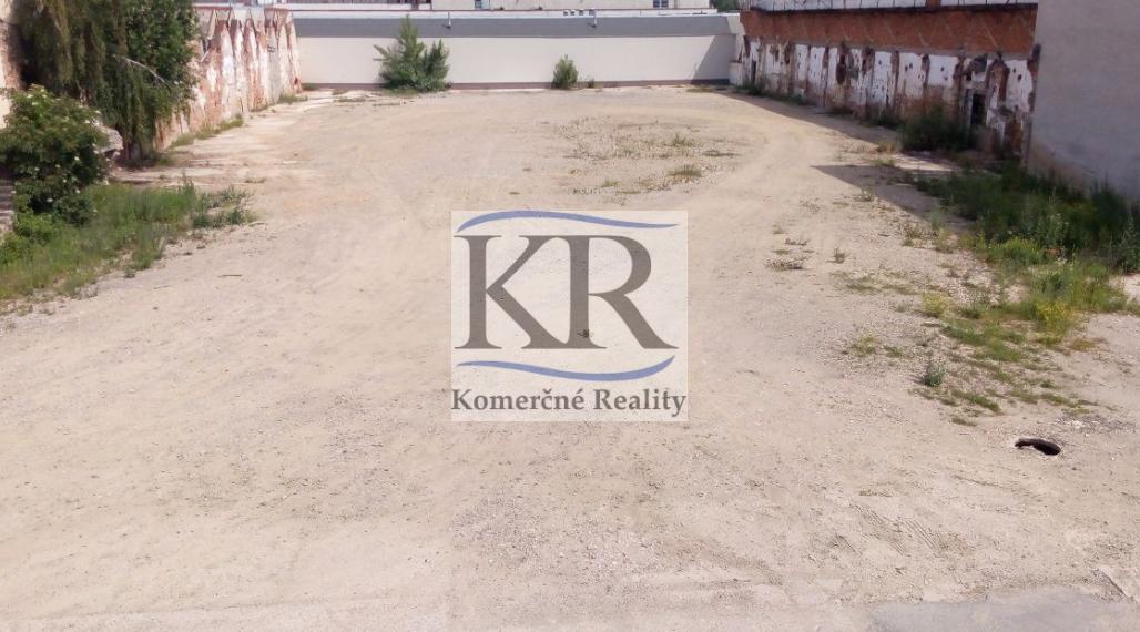 Spevnená plocha na prenájom, Trenčín, 2600m2