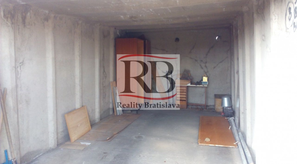 Garáž na Dopravnej ulici, Bratislava III