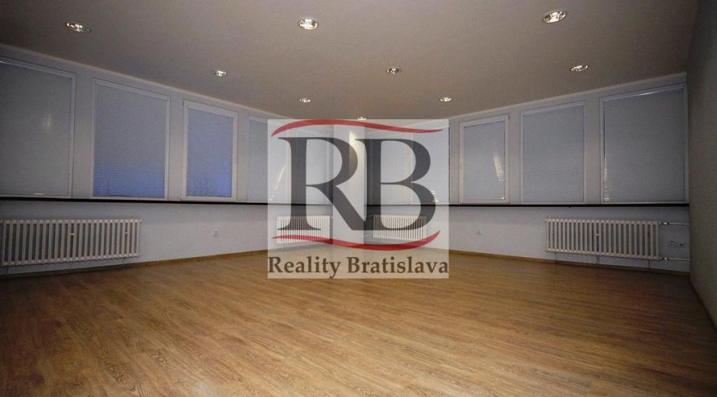 Administratívny priestor na Drevárskej ul. v obci Pezinok