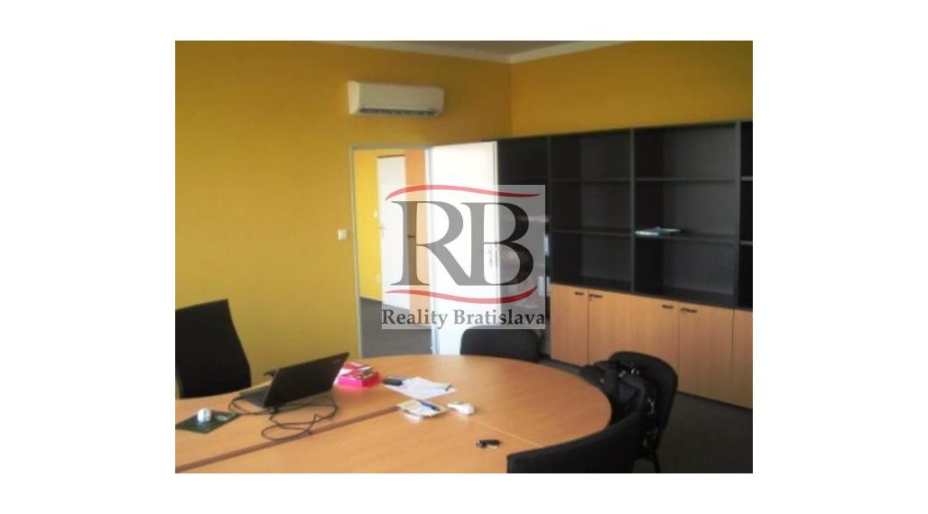 Kancelársky a skladový priestor v mestskej časti Vajnory