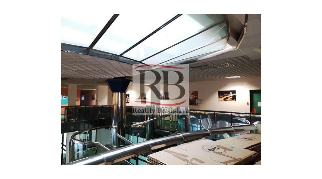 Samostatný kancelársky celok v budove Allianz na Karloveskej ul. v BA IV - Karlova Ves