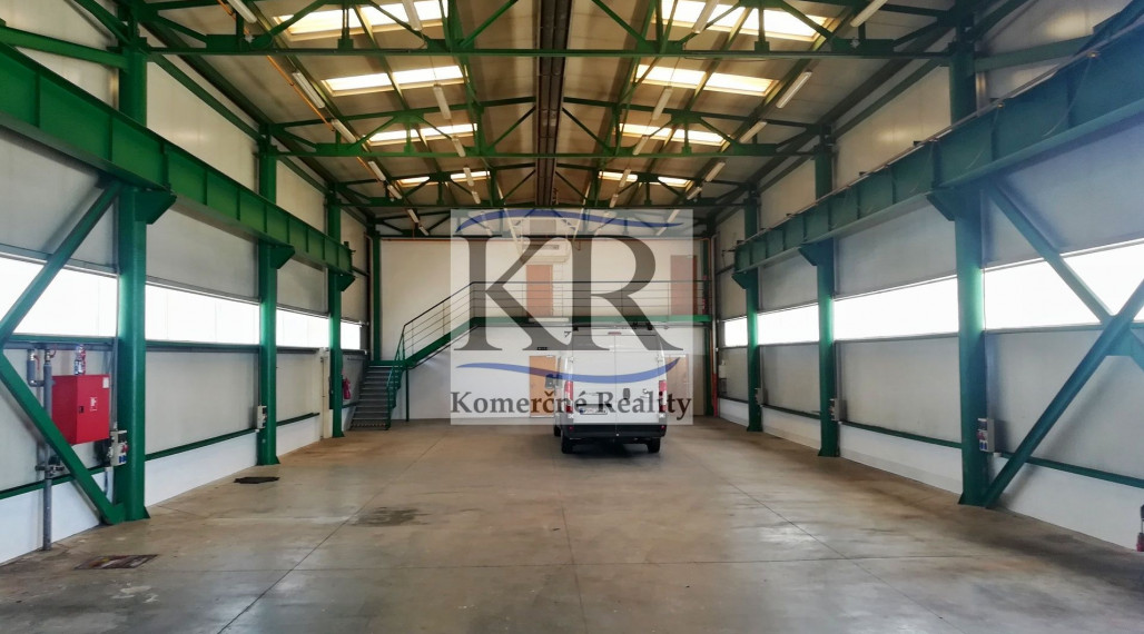 722 m2 hala so žeriavom na PRENÁJOM, Trenčín
