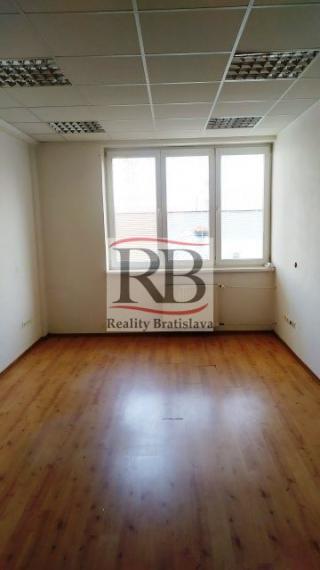 Kancelársky priestor 3x 18,5m² v Ružinove