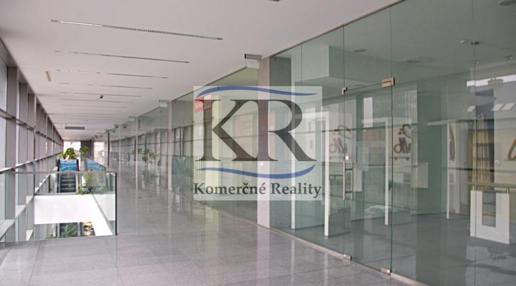 200 m2 Obchodné priestory v polyfunkčnom centre, Trenčín