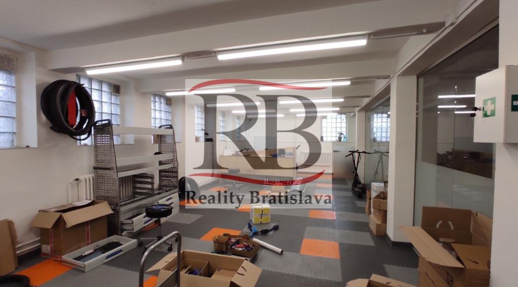 Obchodno-servisno skladový priestor na Račianskej ulici v Novom Meste, 144 m2