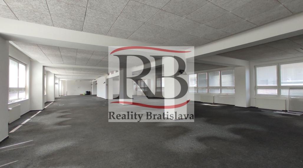 Priestor na Kalinčiakovej ulici v budove SITNO v tesnej blízkosti TOWER 5 a štadióna Tehelné pole, Bratislava III