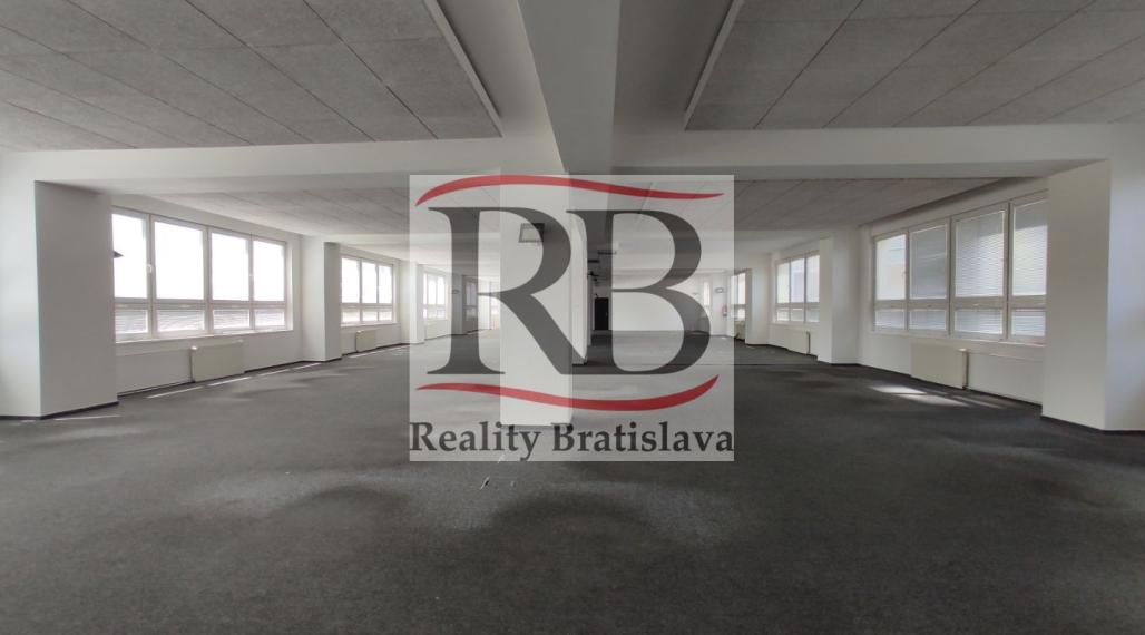 Priestor na Kalinčiakovej ulici v budove SITNO v tesnej blízkosti TOWER 5 a štadióna Tehelné pole, Bratislava III