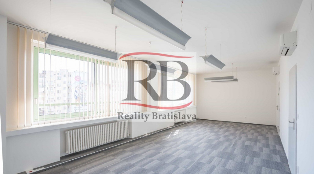 Kancelárske priestory na Námestí SNP, v blízkosti Kamenného Námestia, 80m2 TOP