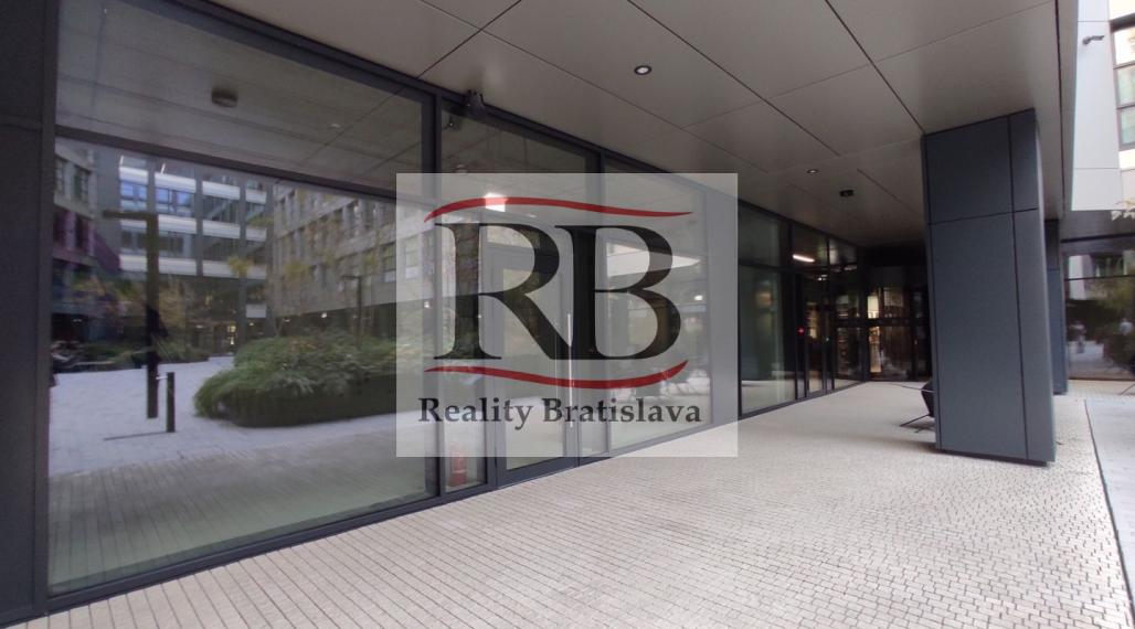 Lukratívne obchodné priestory v Apollo NIVY, Prievozská-Ružinov