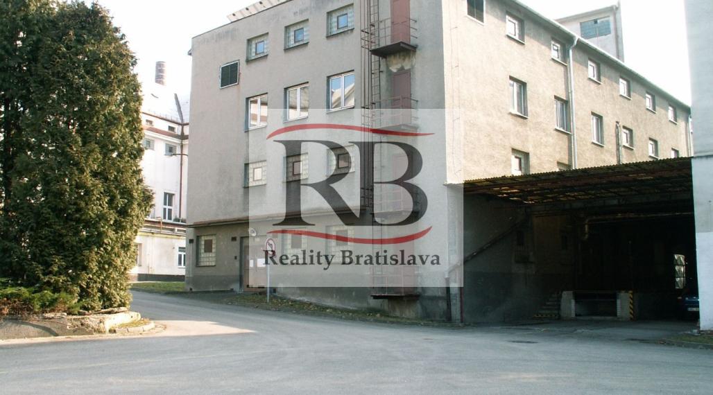 Prenájom skladovej a výrobnej  haly 2771 m2 Hodonín