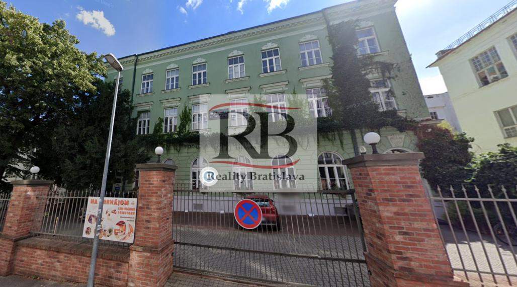 Kancelárie v krásnej historickej budove na Zochovej ulici, Staré Mesto, 174,40m2