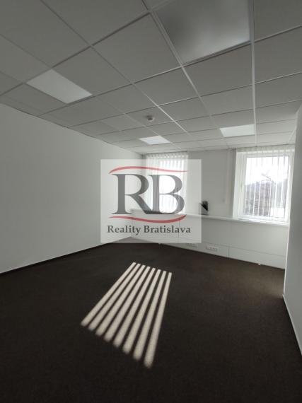 Kancelárie 15-60m2, s možnosťou zasadačky, roh Obchodnej a Hurbanovho Námestia, BAI