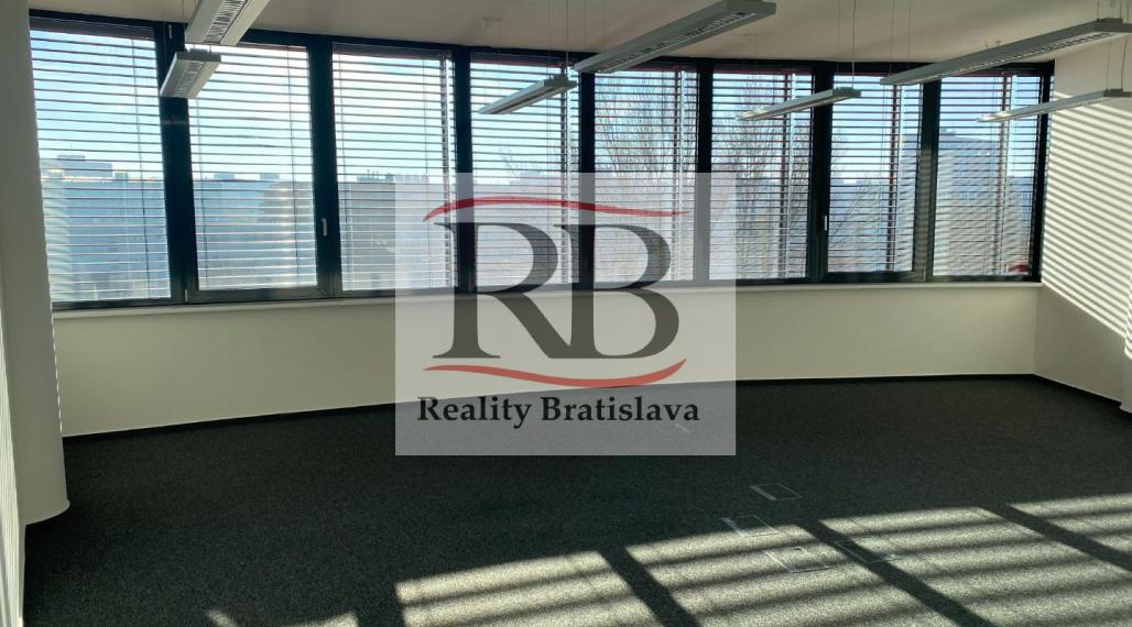 Administratívne priestory vysokého štandardu v tesnej blízkosti ŽST Petržalka